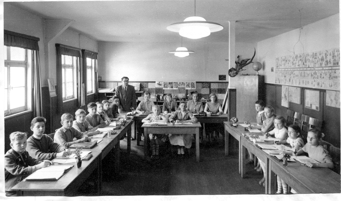Historische Aufnahme zu Schule und Kindern in Trutzhain