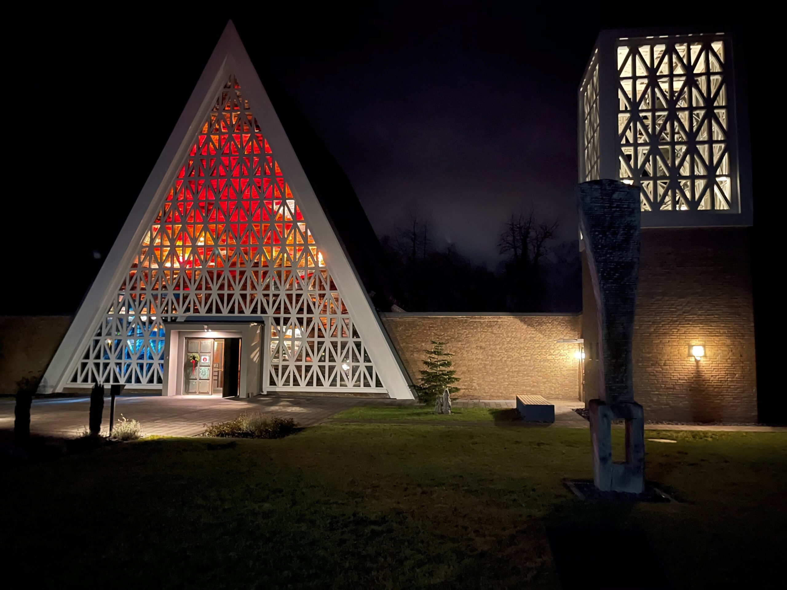 Die Kirche Maria Hilf bei Nacht